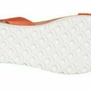UGG Shoes - UGG Laddie Ankle Strap Sandal Orange NEW IN BOX UGG Shoes - UGG Laddie Ankle Strap Sandal Orange NEW IN BOX